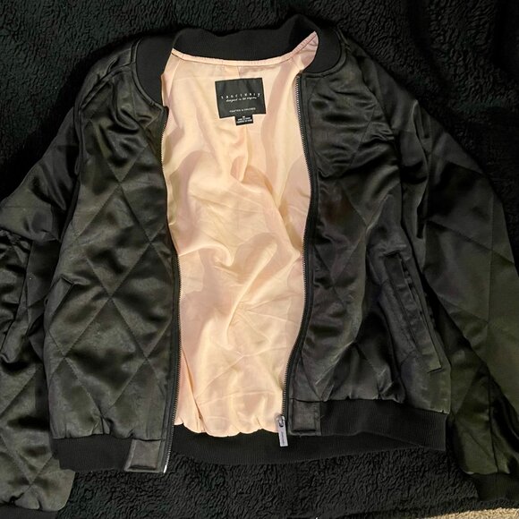 Sanctuary Quilted Satin Bomber Jacket!  Excellent Condition in Medium - Picture 1 of 7